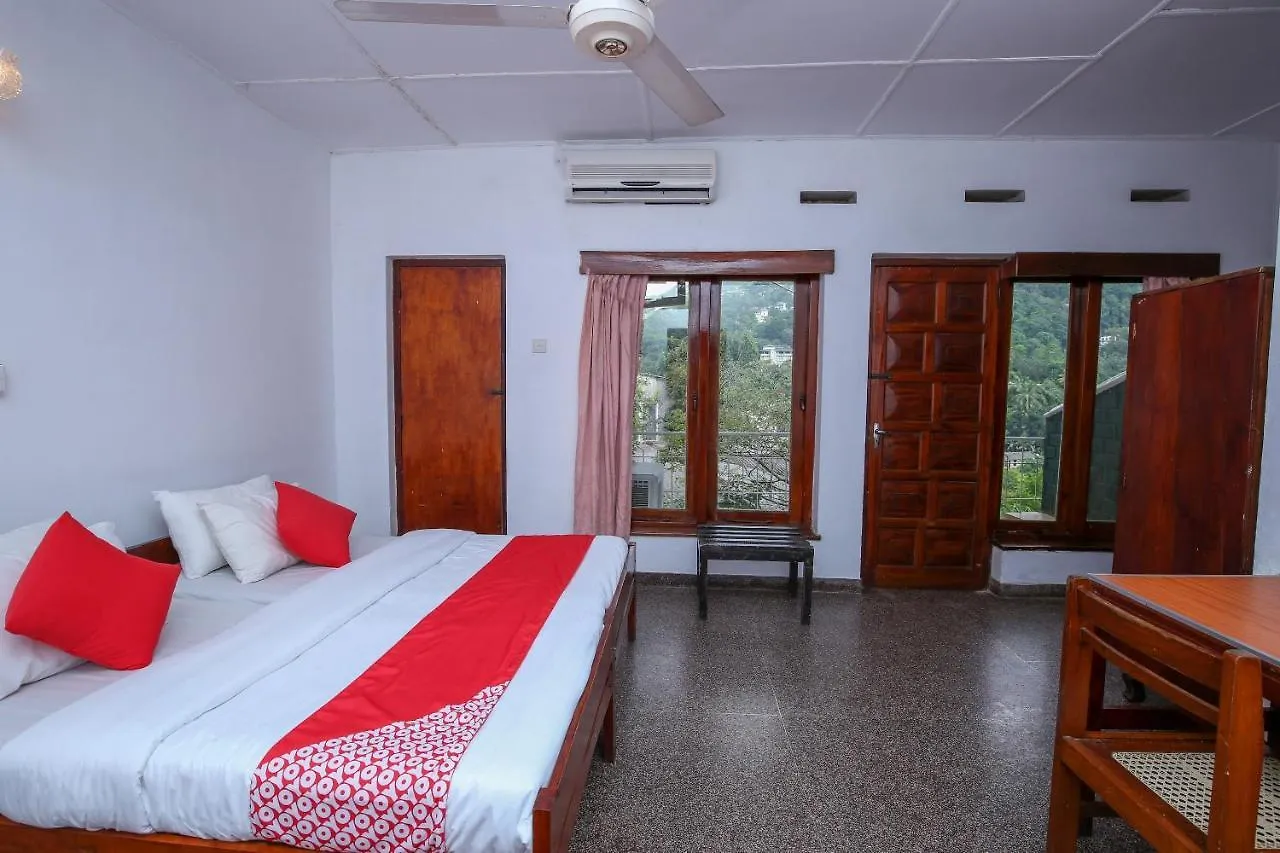 Oyo 436 Sandakelum Tourist Guest House Kandy Hotel