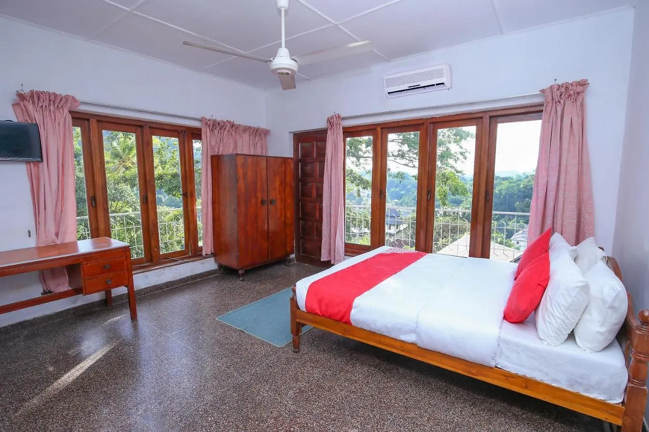 Oyo 436 Sandakelum Tourist Guest House Kandy Hotel